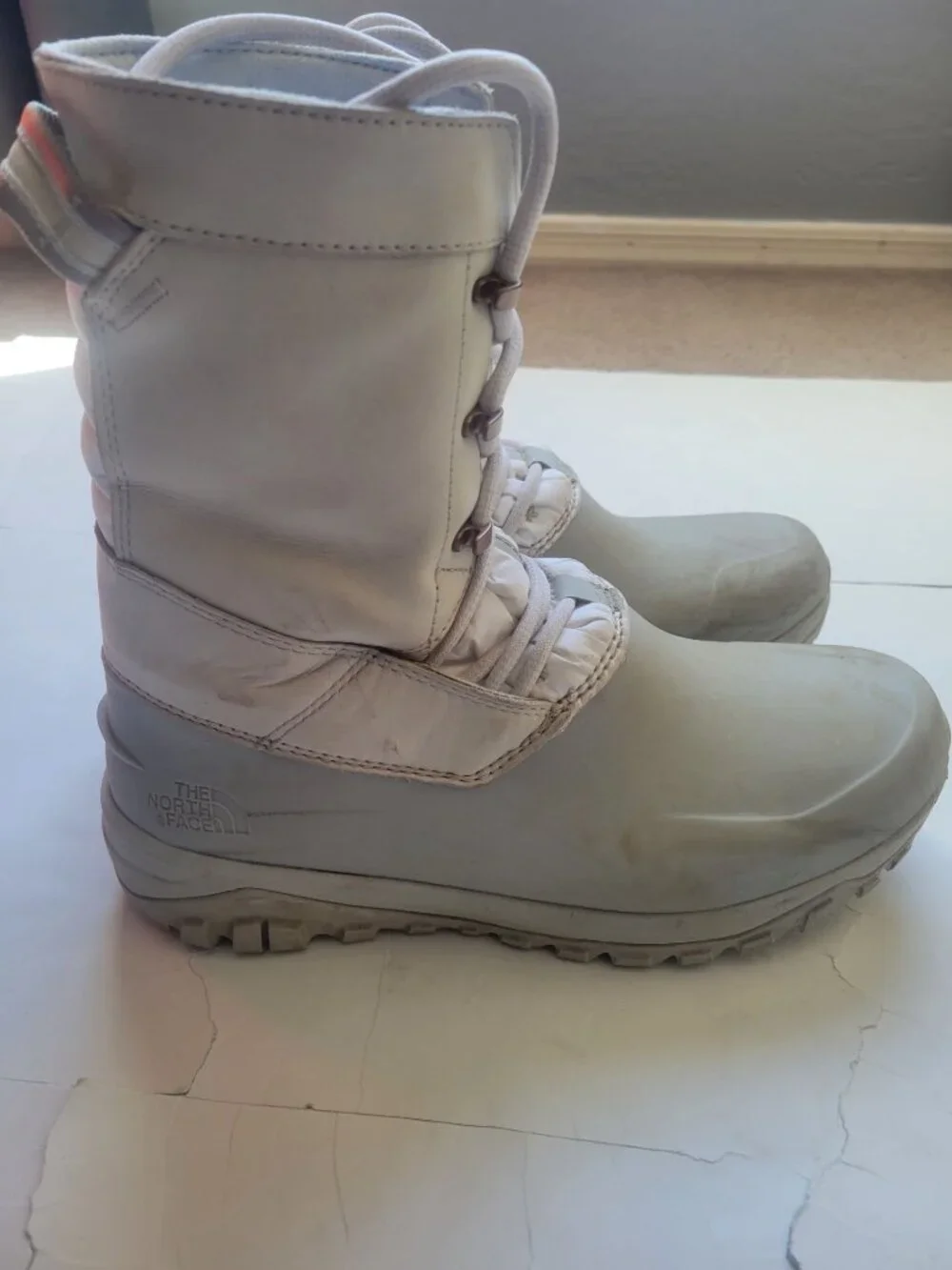 The North Face Women's Yukiona 200 Mid Boots Size 10 Snow Outer Wear Durable